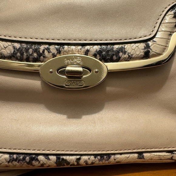 COACH light pink and snakeskin shoulder bag - Picture 3 of 12